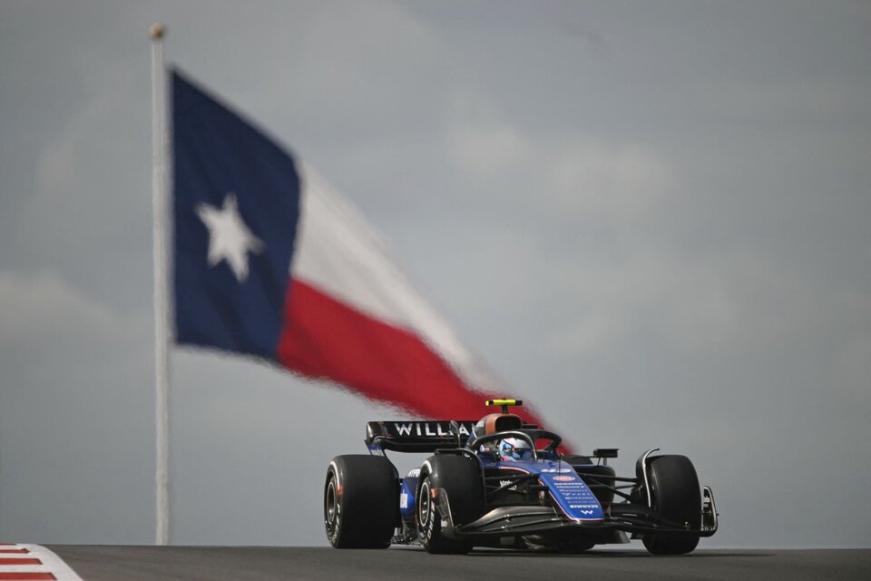 Colapinto a bordo de su Williams, con la bandera texana de fondo (Fuente: AFP)