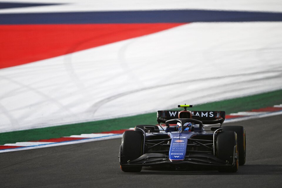 Colapinto a bordo de su Williams, con la bandera texana de fondo (Fuente: AFP)