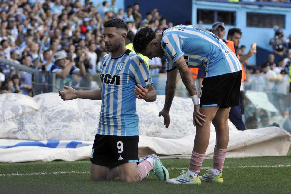 Martínez festeja para Racing; antes había fallado un penal (Fuente: Julio Mancini)