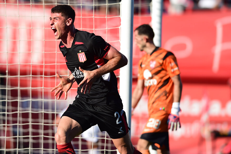 Facundo Rodríguez festeja la apertura del marcador del Pincha (Fuente: Fotobaires)