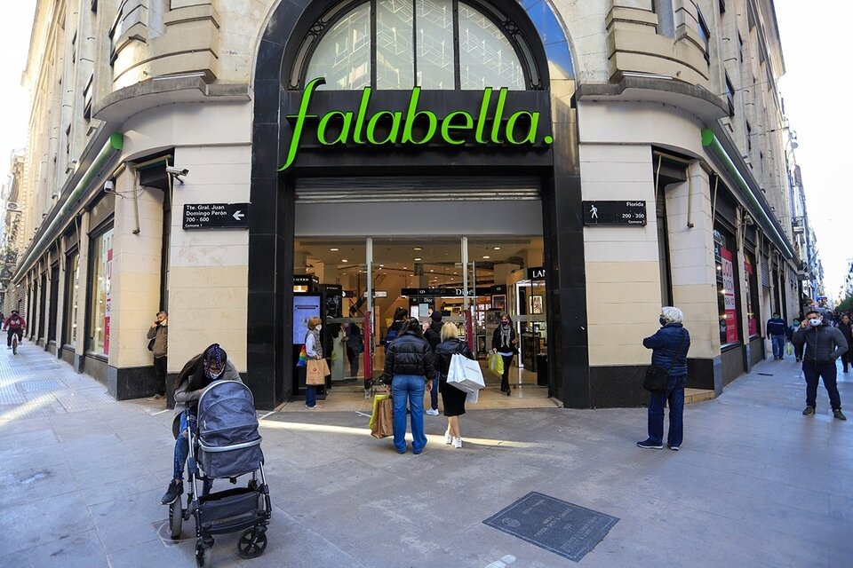 Trabajadores de Falabella reclaman el pago total de indemnizaciones
