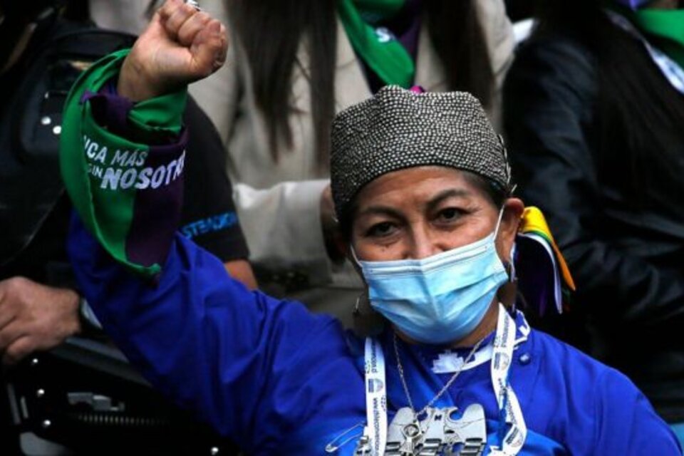 Quién es Elisa Loncón, la líder mapuche elegida presidenta de la Convención Constitucional en Chile