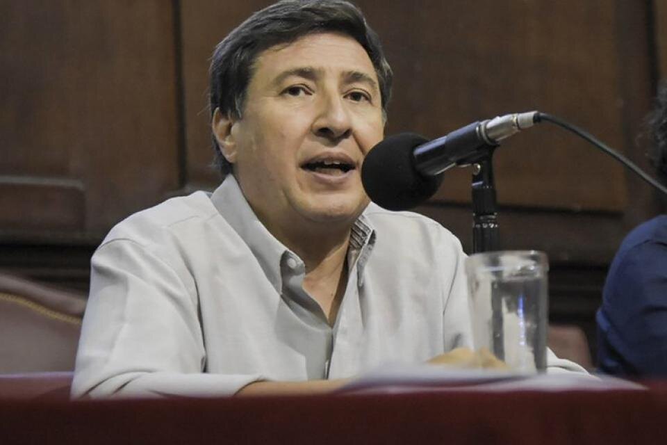 Daniel Arroyo echó funcionario que autorizó la compra de alimentos con precios altos