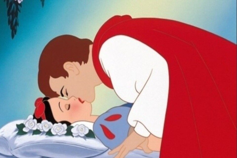 Reabrió Disney y estalló la polémica por "el beso no consensuado" de Blancanieves