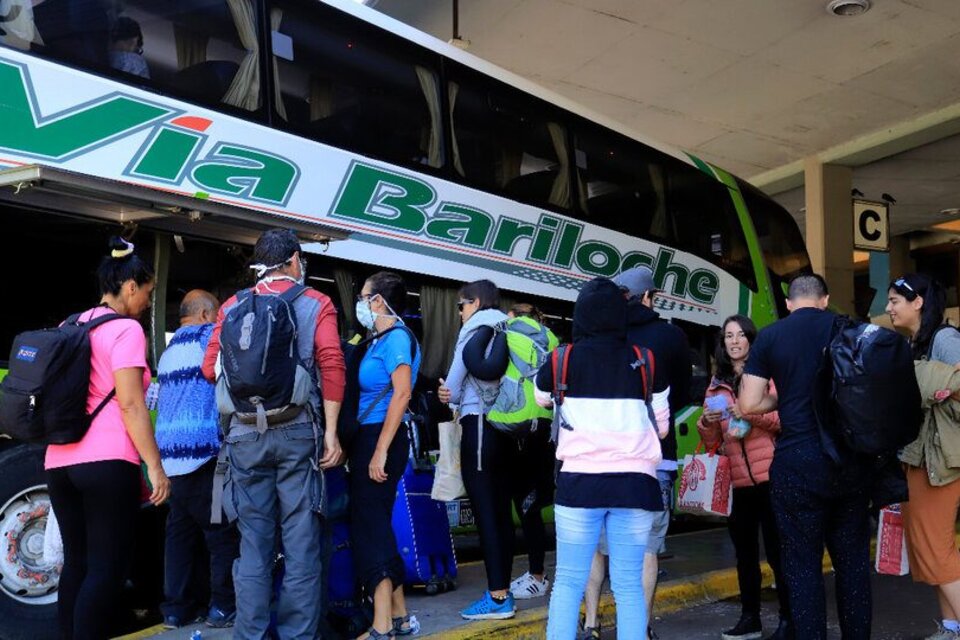 Rige el pase sanitario para el transporte de media y larga distancia en la provincia de Buenos Aires