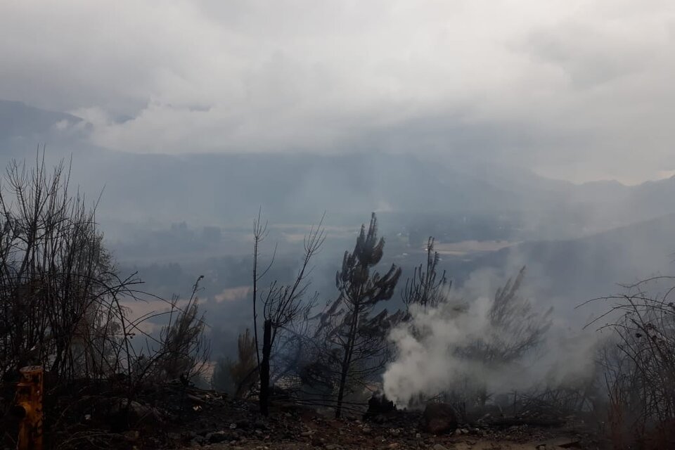 Feroz incendio en El Bolsón: 2.000 hectáreas arrasadas, 260 casas afectadas varios desaparecidos