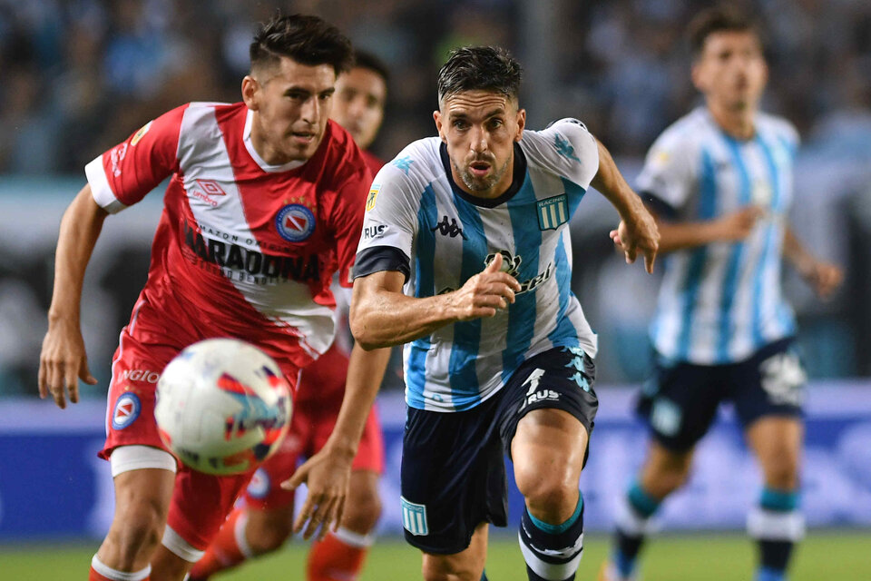 Racing goleó a Argentinos en el cierre de la tercera fecha de la Copa de la Liga