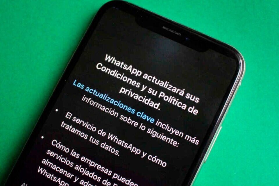 El Gobierno extendió la regulación a WhatsApp que prohíbe implementar "nuevas políticas de privacidad"