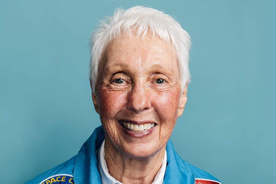 Quién es Wally Funk, la mujer de 82 años que viajará al espacio con Jeff Bezos