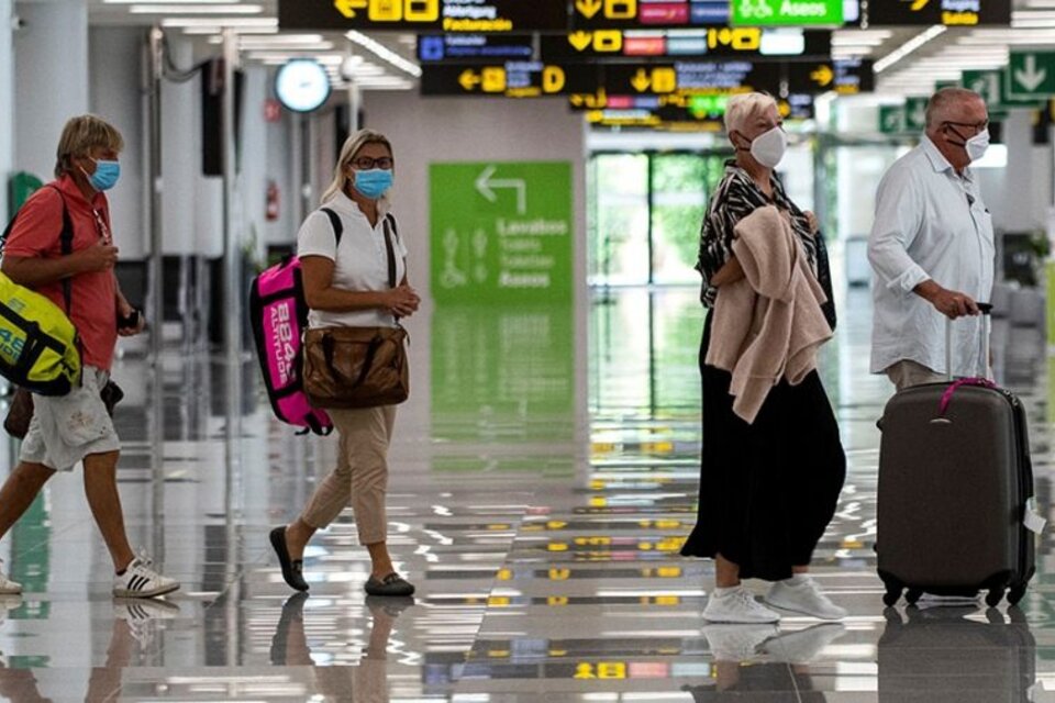 El Gobierno afirmó que la restricción a la compra de pasajes en cuotas es "momentánea"