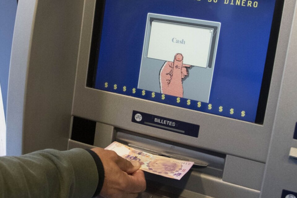A partir de hoy se cobrará por sacar plata de cajeros automáticos: cuánto costarán las extracciones en cada banco