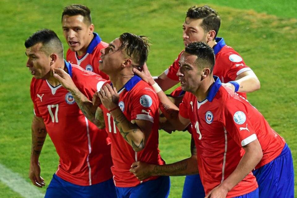La selección Chilena decidió no jugar contra Perú por la crisis