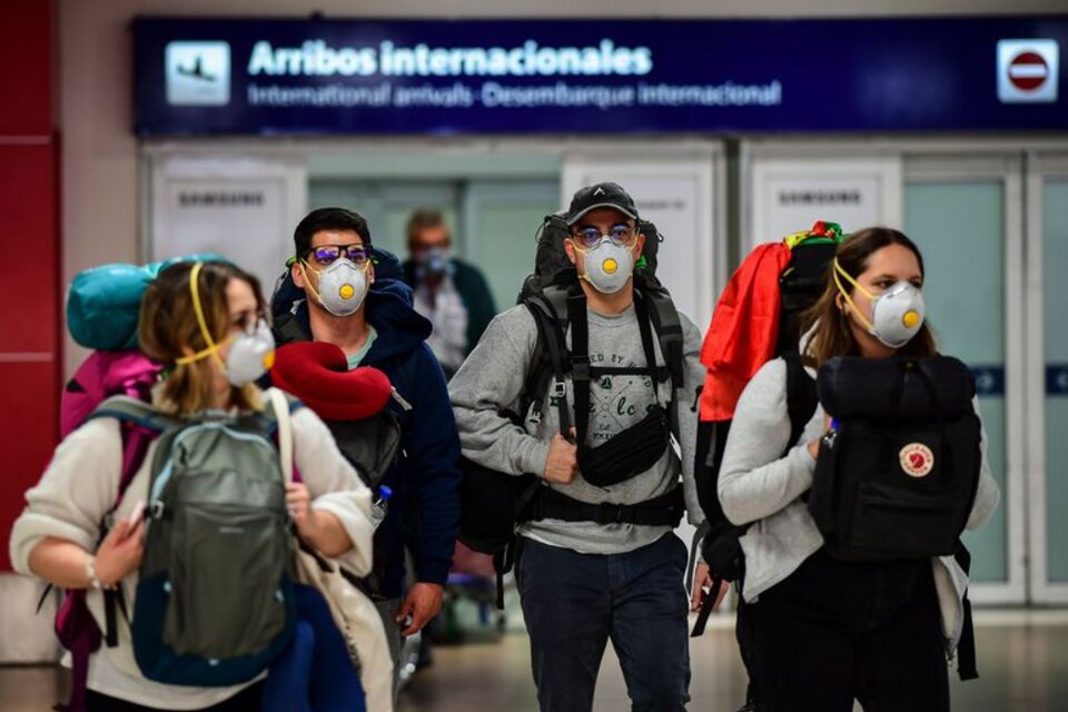 Coronavirus: reclaman al Gobierno porteño más controles a quienes ingresan al país y deben aislarse