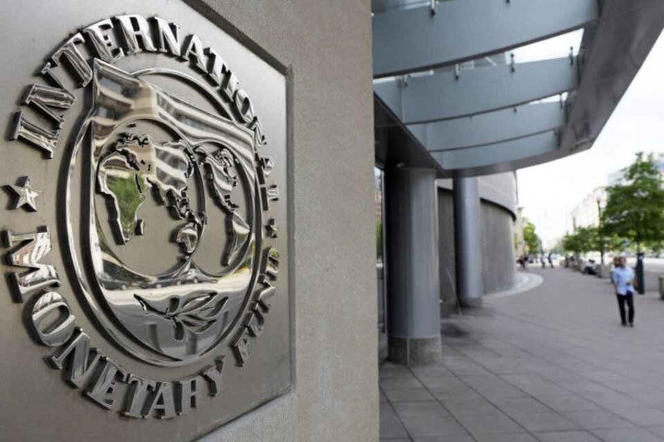 El FMI advirtió que Argentina atraviesa una situación "frágil" por la inflación y la pobreza