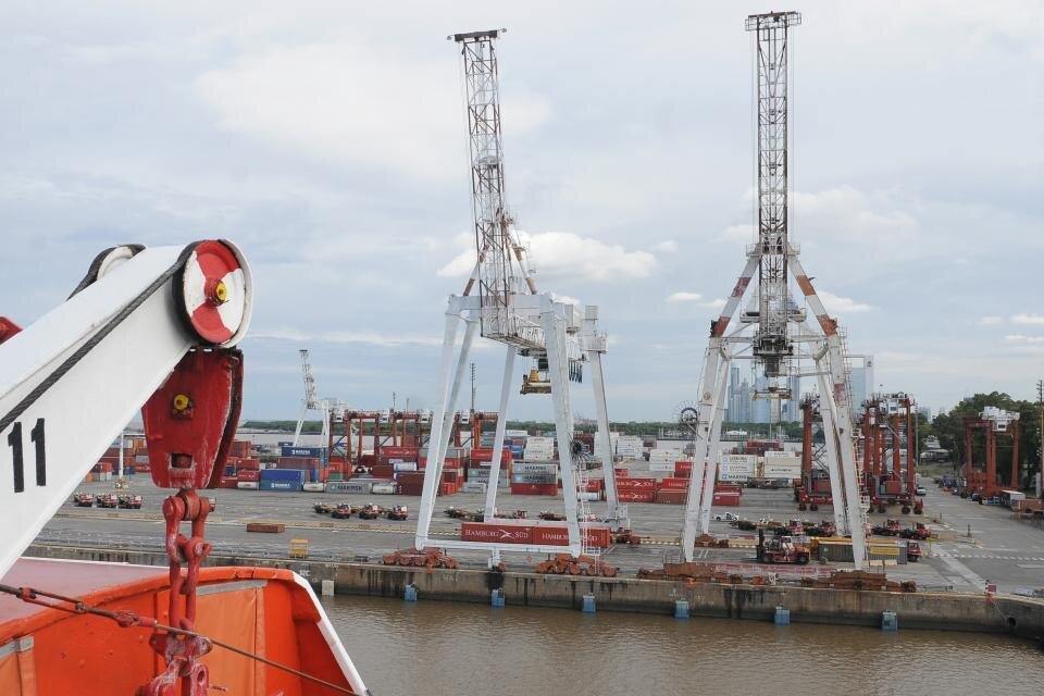 Trabajadores portuarios reclaman la reapertura salarial