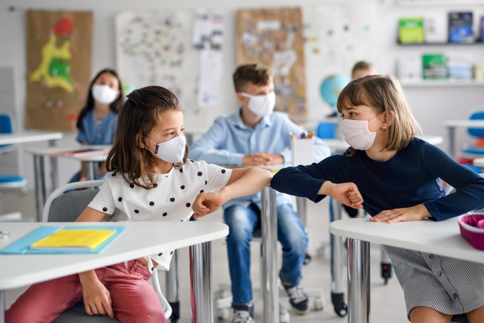 The Lancet advierte por el riesgo de las clases presenciales: "Corre el riesgo de acelerar la pandemia"