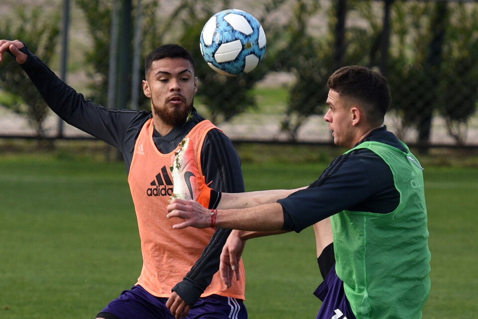 El chileno Díaz, en la práctica de River.