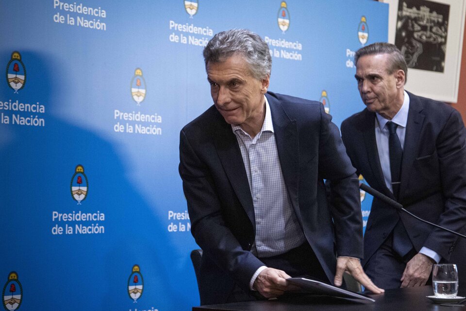 Mauricio Macri habló en una conferencia de prensa, acompañado por Miguel Pichetto. (Fuente: NA)