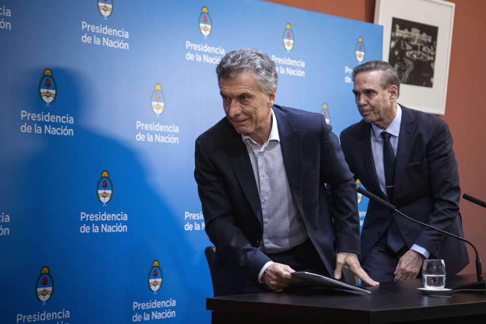 Macri estuvo en la conferencia de prensa junto a su candidato a vice, el senador Miguel Ángel Pichetto. (Fuente: NA)