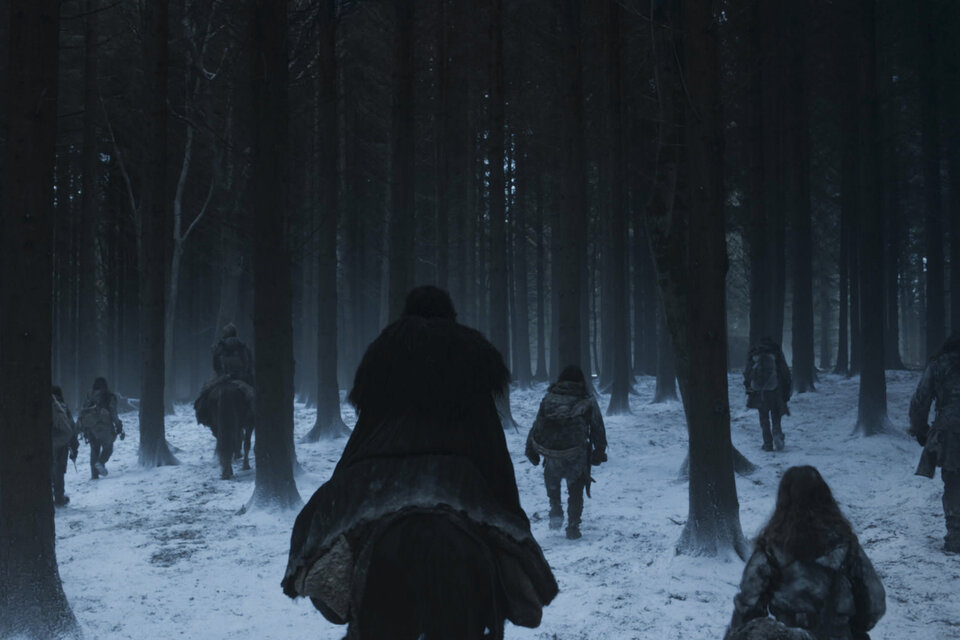Jon Snow perdiéndose en el bosque más allá del Muro, la última imagen de GoT.  