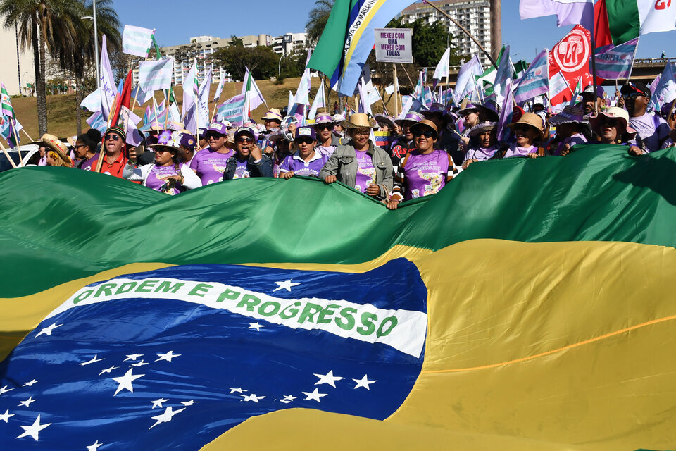 La columna de mujeres recorrió la explanada de los ministerios, hasta llegar a las cercanías del Planalto.  (Fuente: AFP)