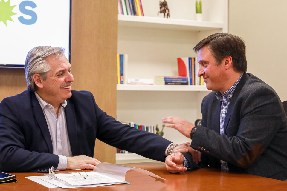 Alberto Fernández con el candidato a intendente de Bariloche, Daniel Natapoff. (Fuente: Télam)