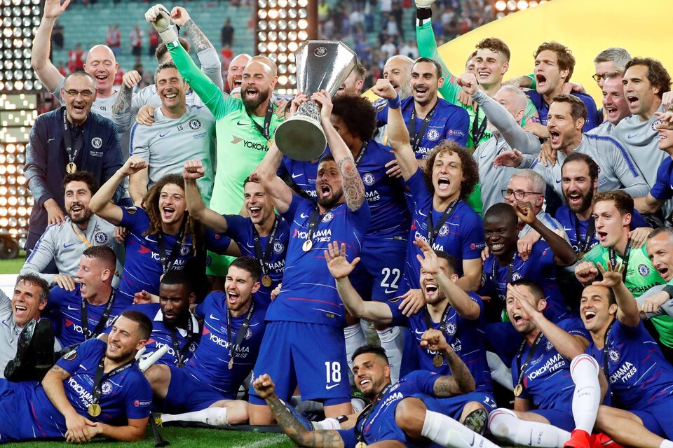 Chelsea levanta la Copa en Bakú. (Fuente: EFE)