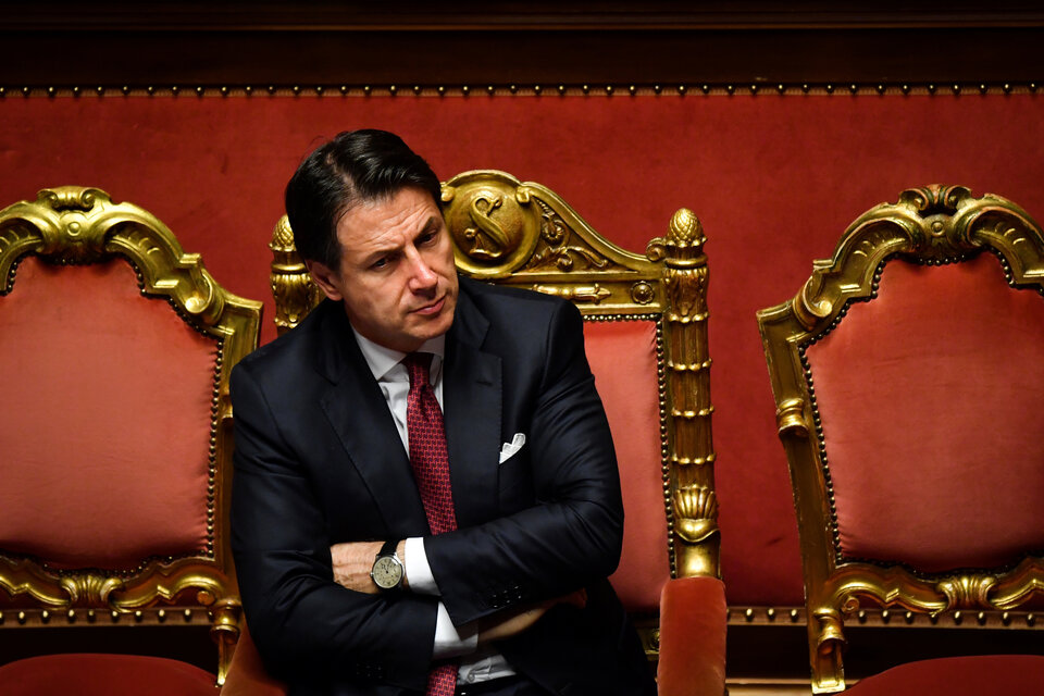 Conte, cruzado de brazos durante la presentación de su renuncia. (Fuente: AFP)