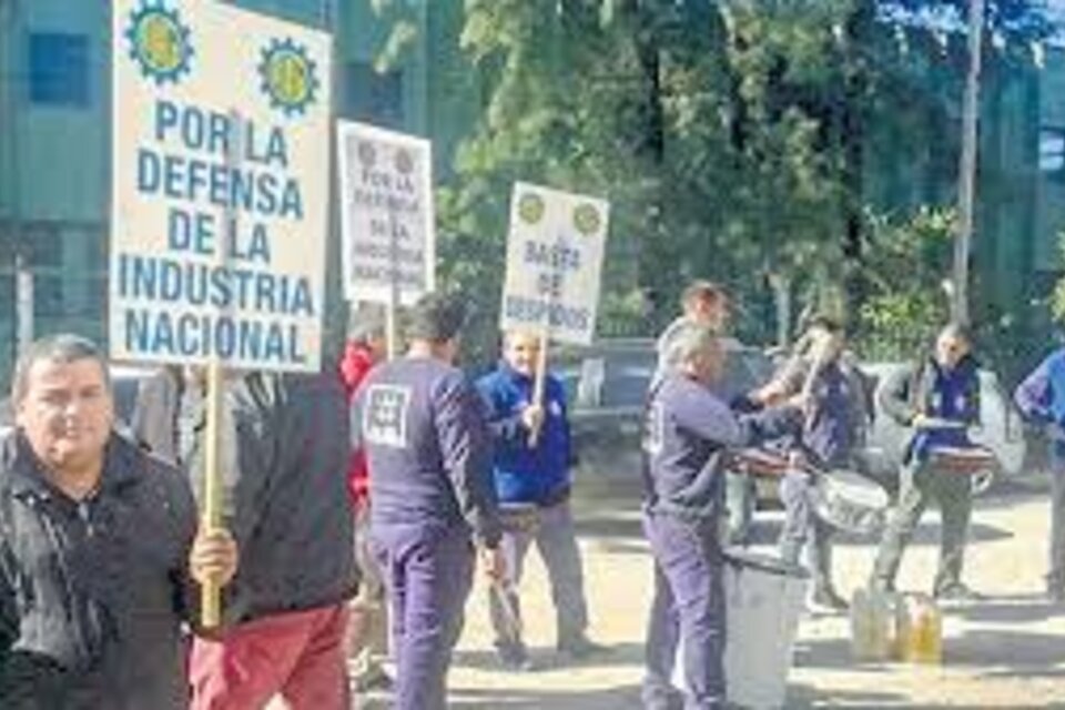 La autopartista Link, de Rosario, que fabrica cilindros para motores de automóvil, despidió a 30 trabajadores.