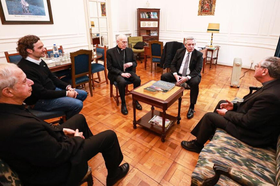 Ojea, Poli y Malfa recibieron a Fernández y Cafiero en la sede de la Conferencia Episcopal. (Fuente: AICA)