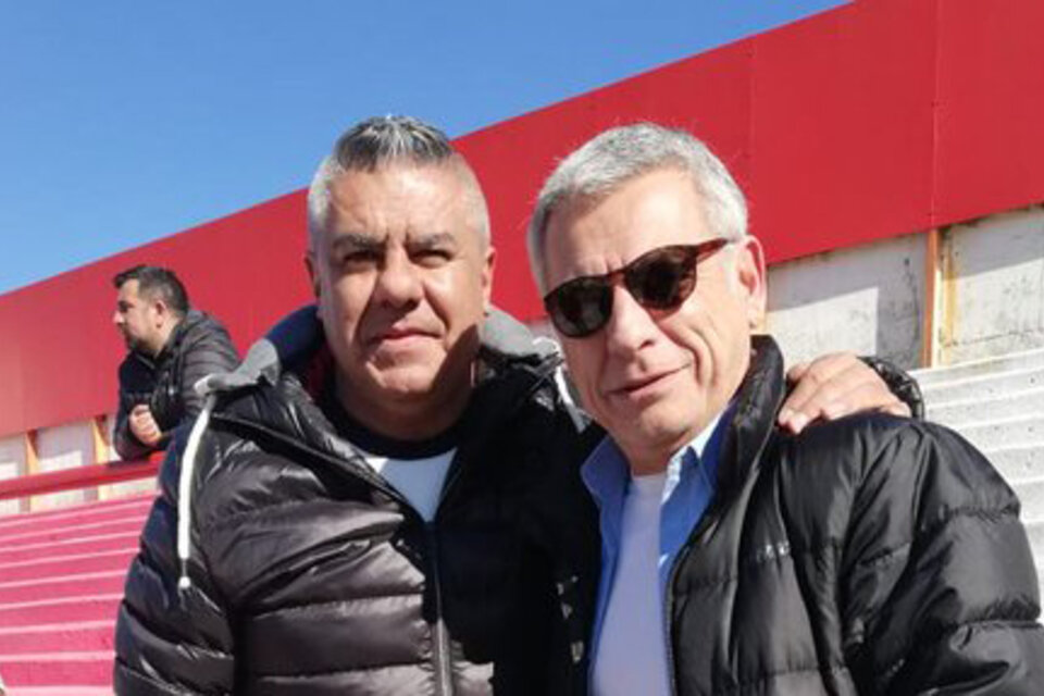 Chiqui Tapia junto a Víctor Grosi, presidente de Los Andres. (Fuente: Twitter Los Andes)