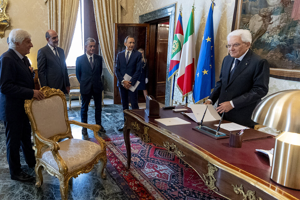 El presidente Mattarella tuvo encuentros con políticos para salir de esta crisis.  (Fuente: AFP)