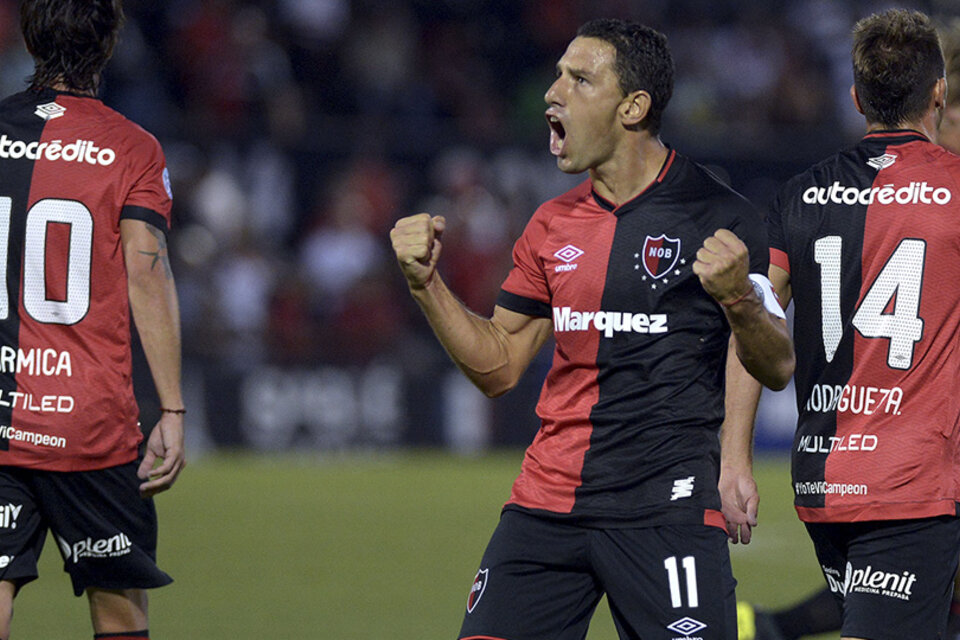 Maxi Rodríguez quiere volver a festejar ante Huracán en un partido clave para el futuro de su equipo. (Fuente: Sebastián Granata)