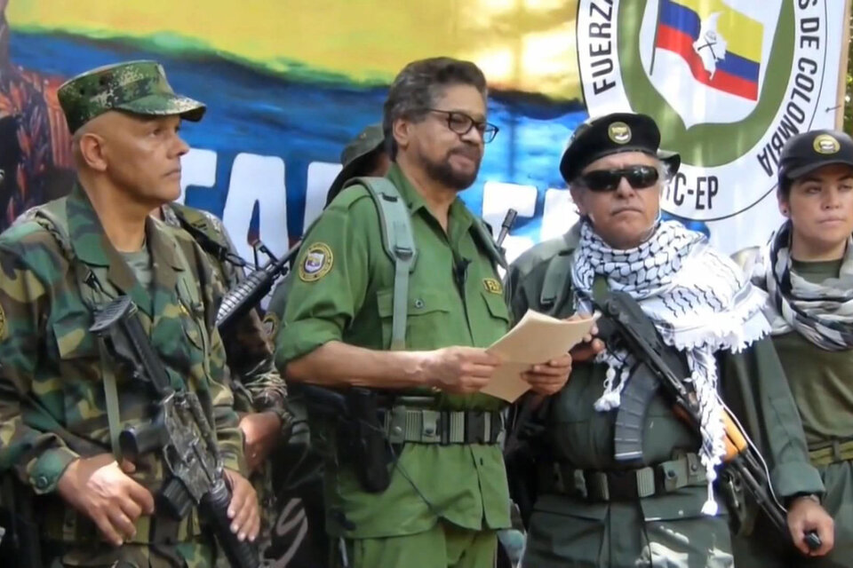 La retomada de las armas de una facción de las Farc generó un cruce entre Bogotá y Caracas. (Fuente: EFE)