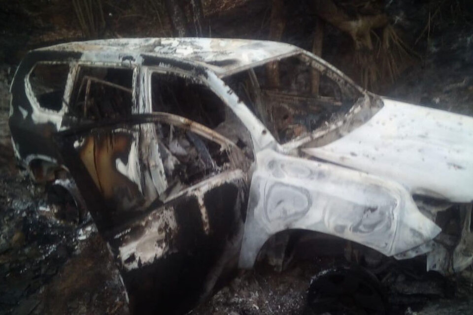 El auto en el que se desplazaba la candidata Karina García fue quemado, tras caer en una emboscado en el municipio de Cauca.
