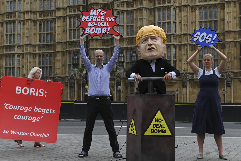 Manifestantes en Londres llaman a "desactivar la bomba del Brexit duro" (Fuente: AFP)