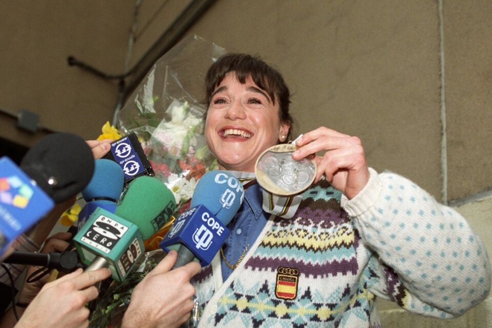 Blanca Fernández Ochoa, de regreso en España con su medalla de bronce lograda en los Juegos de Albertville 92.  (Fuente: EFE)