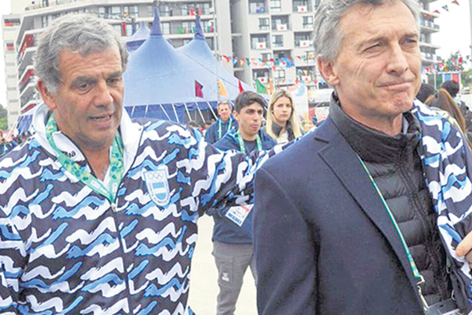 Diógenes de Urquiza y Mauricio Macri, responsables de la degradación de la Secretaría de Deportes a Agencia. 