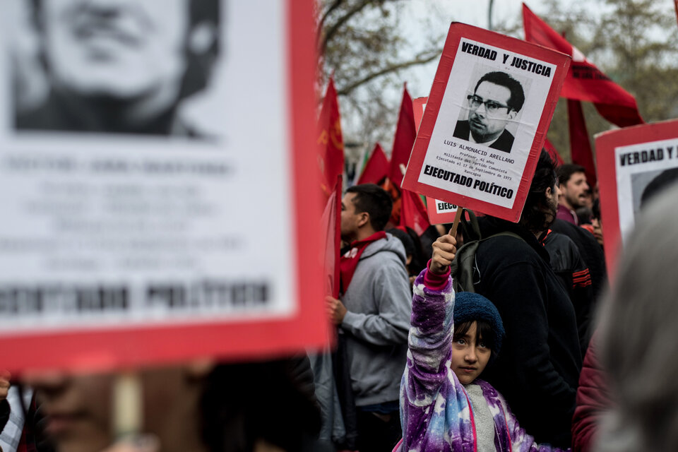 En distintas pancartas se podían leer consignas como "¿Dónde están?", o "Yo no olvido, exijo justicia". (Fuente: AFP)