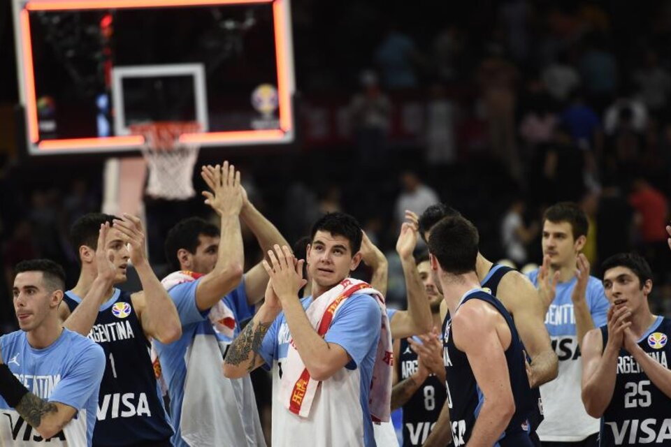 Aplausos de y para la Selección Argentina de básquet. (Fuente: AFP)
