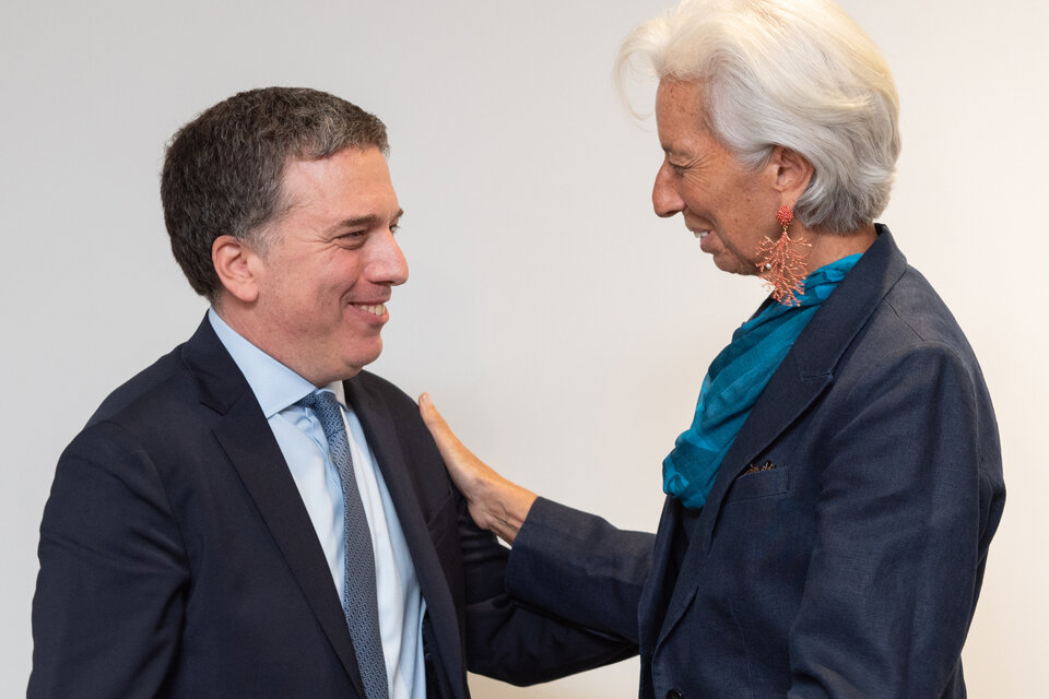 Nicolás Dujovne y Christine Lagarde, dos de los responsables del estallido económico del gobierno de Macri. (Fuente: AFP)