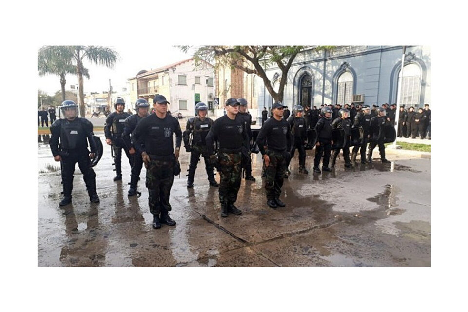 La marcha de infantes con canto de guerra.