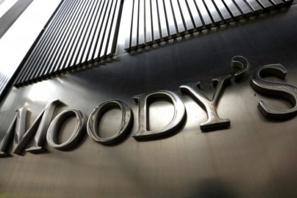 Moody's remarcó que espera un debilitamiento de la cobertura de deuda corporativa y de la liquidez en los próximos 12 a 18 meses 