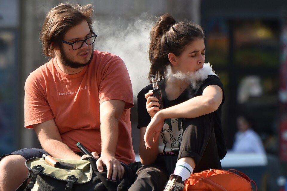 Los adolescentes se están iniciando como fumadores con el cigarrillo electrónico