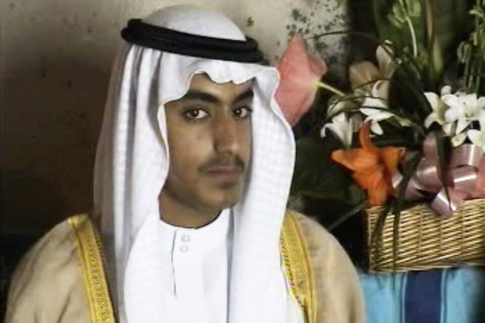 Hamza Bin Laden, en una captura de video que publicó la CIA en noviembre de 2017.  (Fuente: Télam)