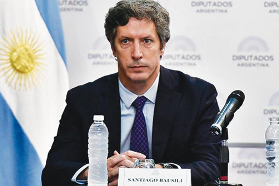 Santiago Bausili, secretario de Finanzas, es uno de los firmantes de la resolución.
