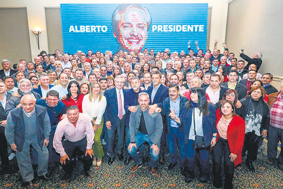 Alberto Fernández se reunió con dirigentes del peronismo cordobés que apoyan su candidatura. 