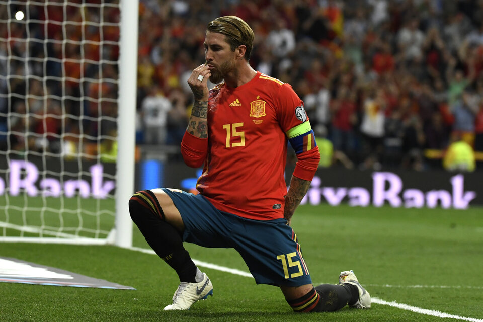 Sergio Ramos festeja el primero de España. (Fuente: AFP)