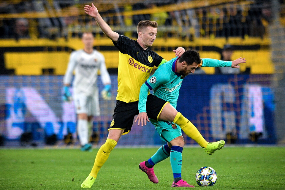 Messi intenta escapar de su marcador en Alemania. (Fuente: EFE)