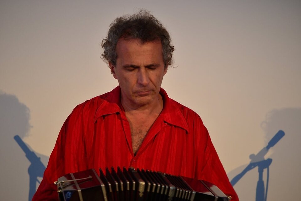 Rivano ha tocado con Luis Borda, Hermeto Pascoal, el Cuarteto Cedrón y Gustavo Beytelmann.